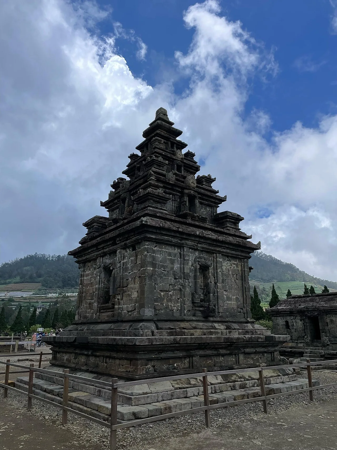 Kompleks Candi Arjuna di Dataran Tinggi Dieng Jawa Tengah